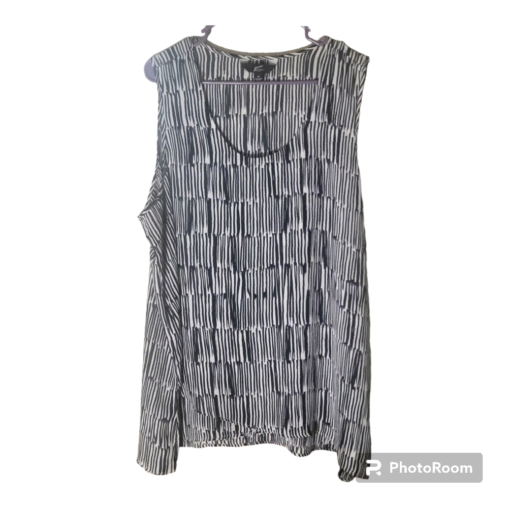 GNW Womebs sleeveless  top black and white 1x